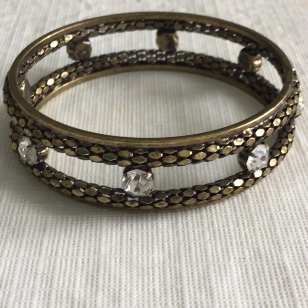 N/A woman’s bangle